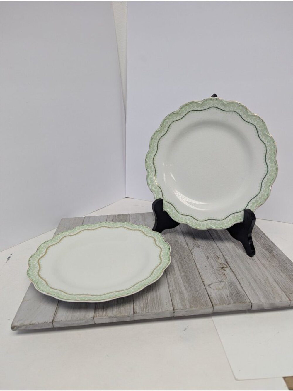 Johnson Bros Ruth #2 Dinner Plates 9" Set of 2 Green Gold Bone China